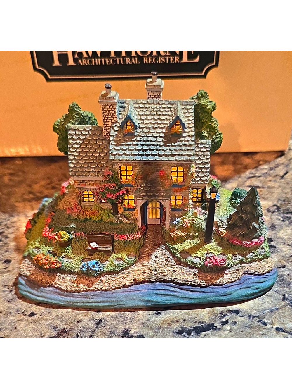 Hawthorne Thomas Kinkade Lamplight Village Kinkades' Cottage Illuminated 1995
